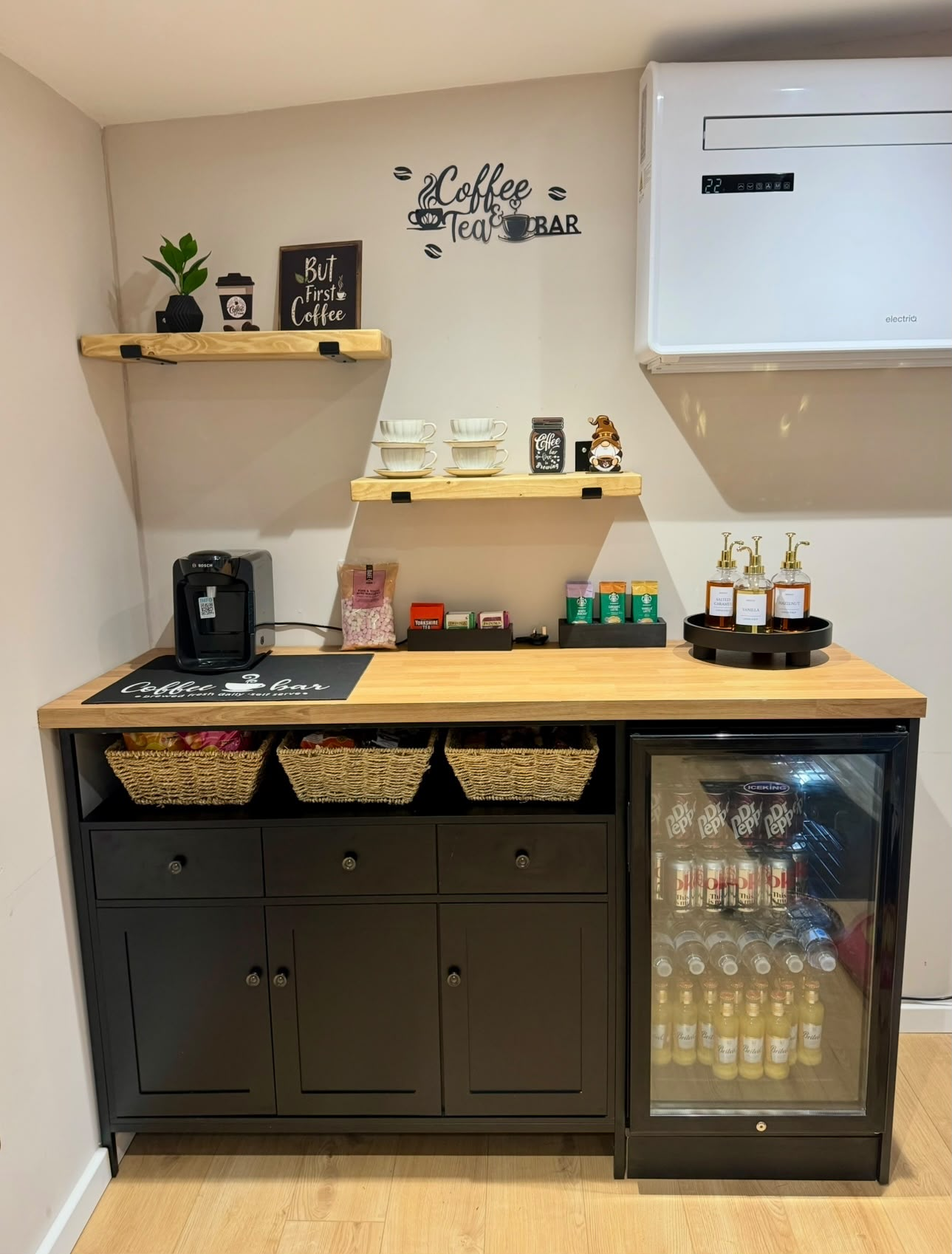 The complimentary refreshment area in the salon